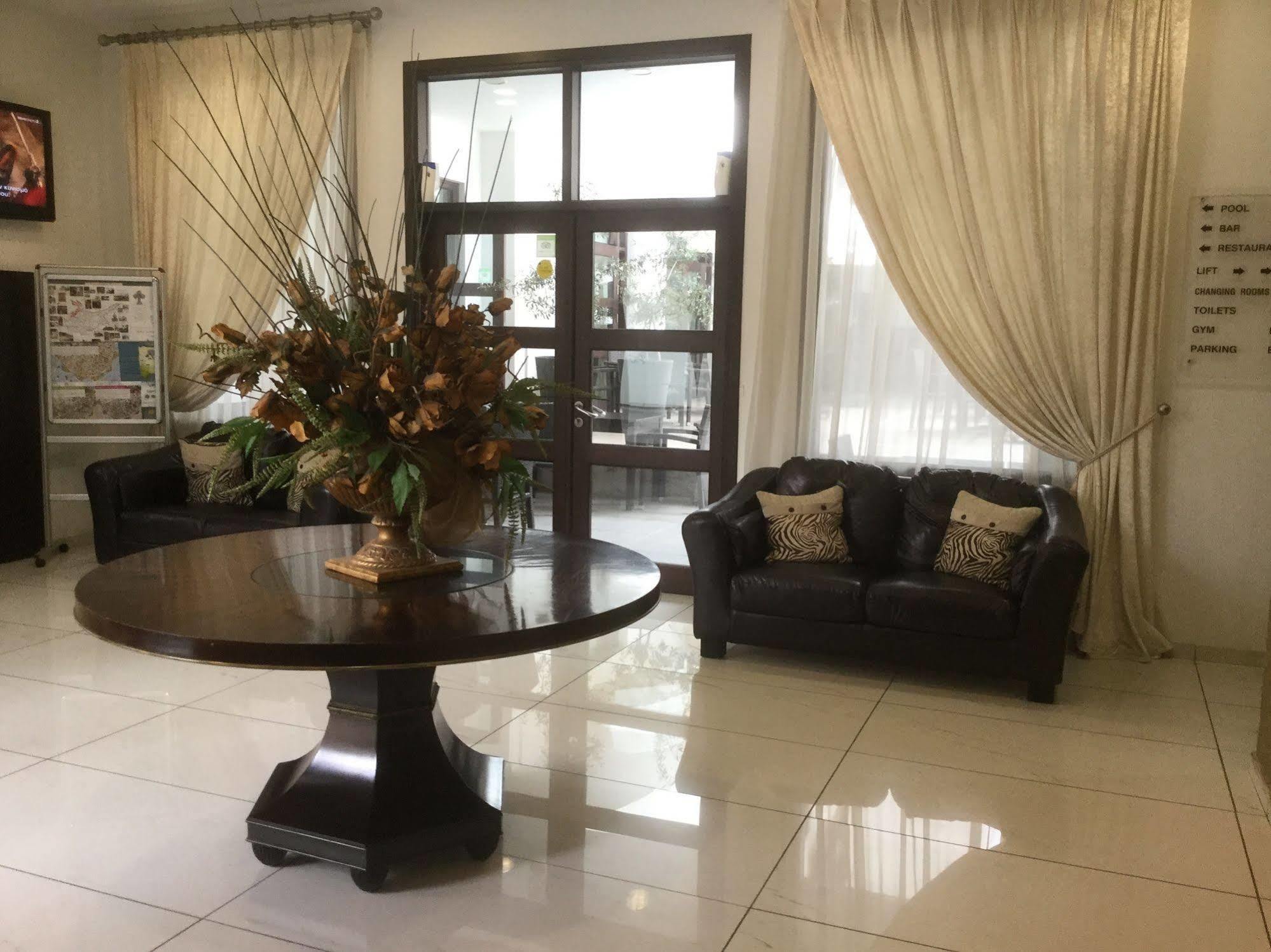 Royiatiko Hotel Nicosia Buitenkant foto